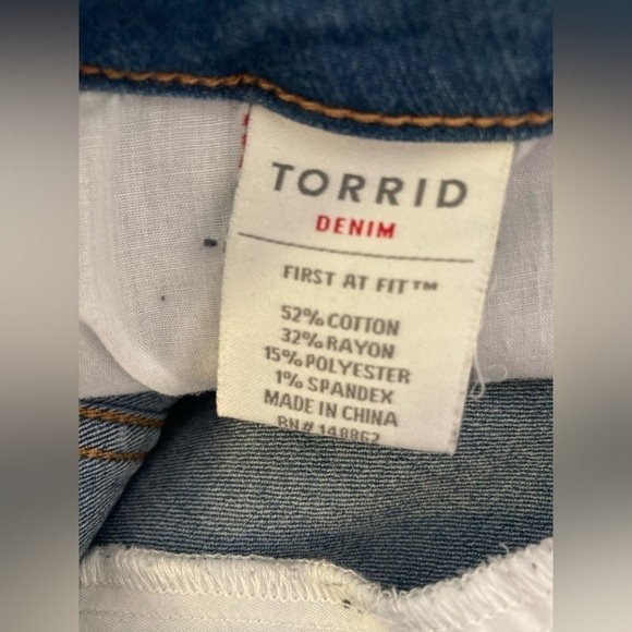 Torrid denim mini knee length skirt striped size 18 frayed hem - Picture 7 of 8